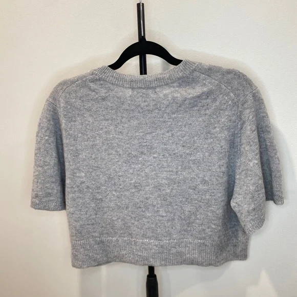 Banana Republic | 100% Cashmere | Light Gray Sweater - Picture 4 of 15